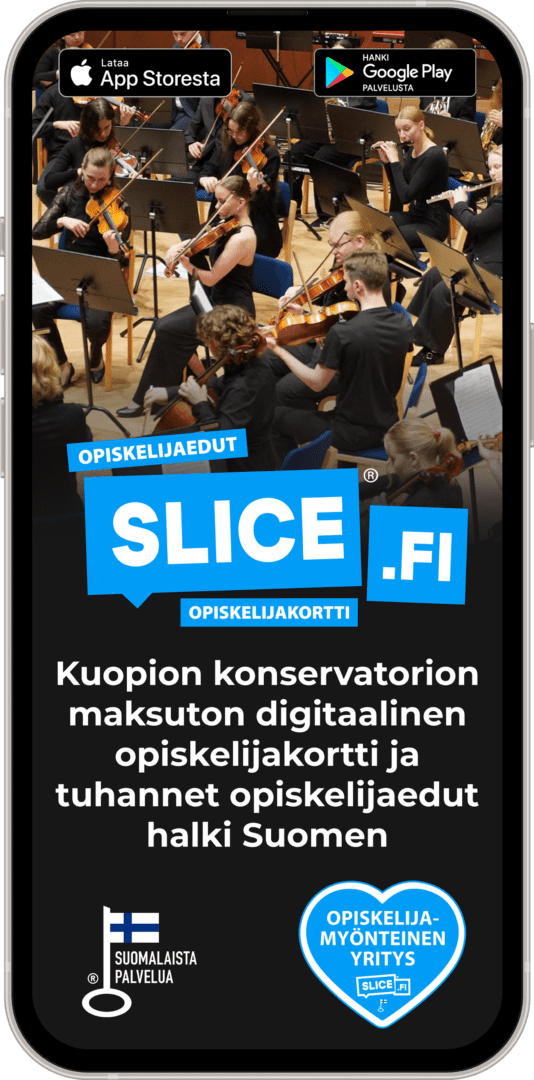 Älypuhelimen muotoinen kuva, jossa yläosassa Lataa App Storesta -logo, hanki Google Play palvelusta -logo sekä kuva jousisoittajista konsertissa. Kuvassa tekstit: Opiskelijaedut slice.fi opiskelijakortti. Kuopion konservatorion maksuton digitaalinen opiskelijakortti ja tuhannet opiskelijaedut halki Suomen. Alhaalla Suomalaista palvelua -logo ja Opiskelijamyönteinen yritys -logo.